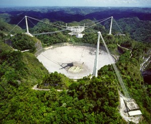 Radiotélescope d'Aceribo. (Photo : NAIC)