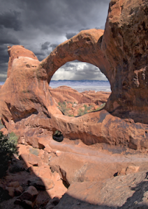 Cette arche à double voûte se trouve dans le parc national des Arches en Utah aux États-Unis. (Crédit: Michael Atman)